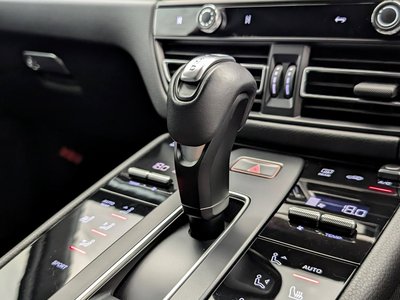 2024 Porsche MACAN thumbnail 19