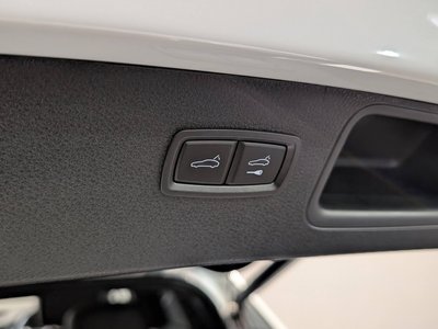 2024 Porsche MACAN thumbnail 39