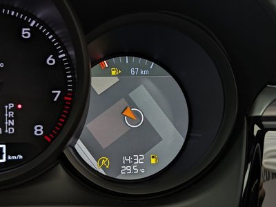 2024 Porsche MACAN thumbnail 23