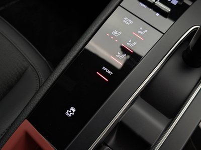 2024 Porsche MACAN thumbnail 26