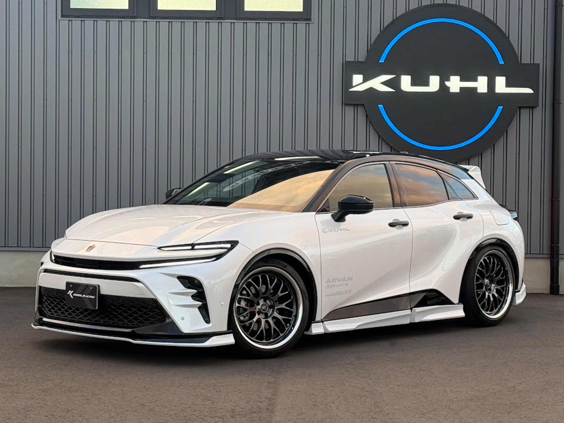 TOYOTA CROWN SPORT - View 1