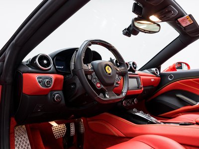 FERRARI CALIFORNIA T - 5