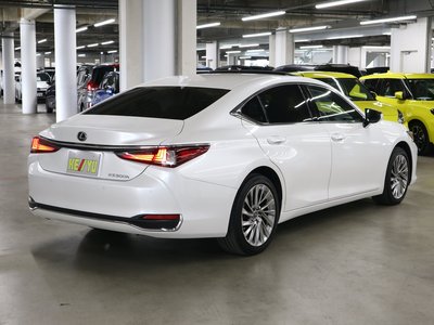 صورة 6 لـ 2023 Lexus ES