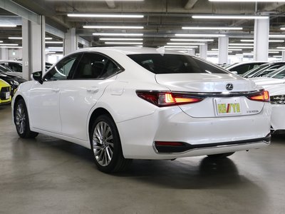 2023 Lexus ES — миниатюра 11