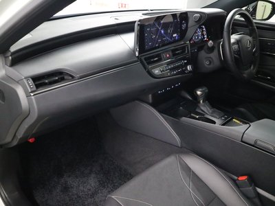 2023 Lexus ES — миниатюра 19