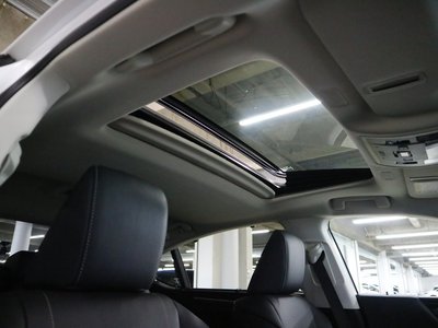 صورة 2 لـ 2023 Lexus ES