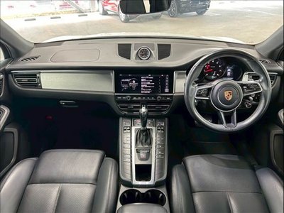 PORSCHE MACAN - 3