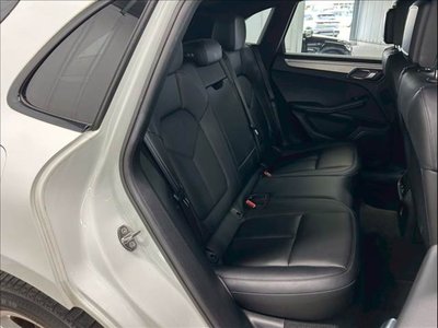 PORSCHE MACAN - 8