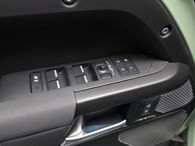 2023 LAND Rover DEFENDER thumbnail 32