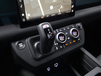 LAND ROVER DEFENDER - 9