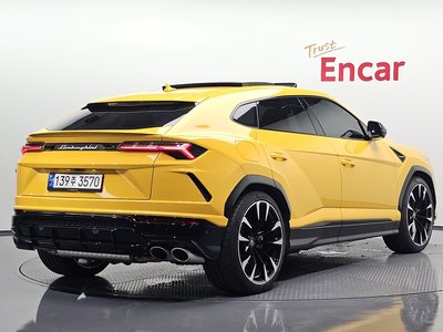 LAMBORGHINI URUS - 4