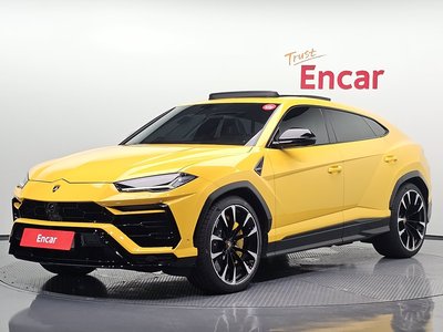 LAMBORGHINI URUS - 1