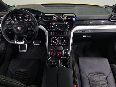 LAMBORGHINI URUS - 5