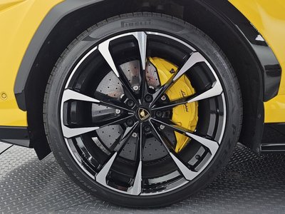 LAMBORGHINI URUS - 6