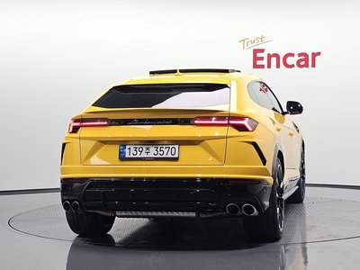LAMBORGHINI URUS - 3