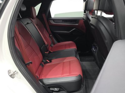 2024 Porsche CAYENNE thumbnail 19