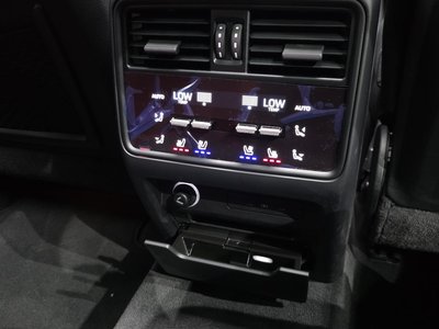 2024 Porsche CAYENNE thumbnail 25