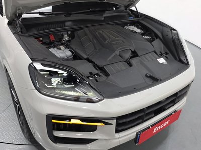 صورة 8 لـ 2024 Porsche CAYENNE