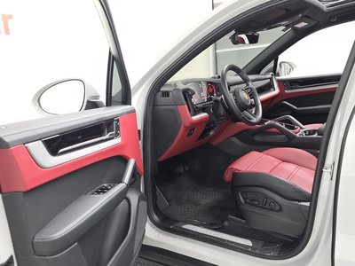 2024 Porsche CAYENNE thumbnail 14