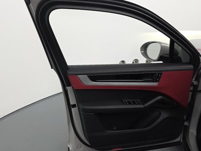 2024 Porsche CAYENNE thumbnail 15