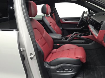 2024 Porsche CAYENNE thumbnail 18