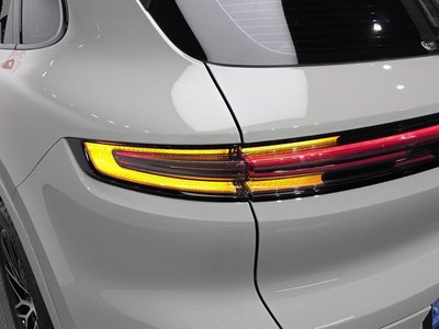 2024 Porsche CAYENNE thumbnail 11