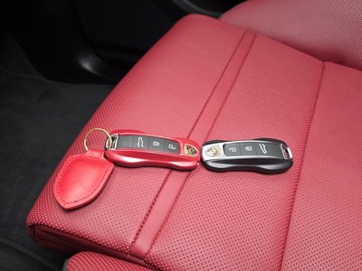 2024 Porsche CAYENNE thumbnail 32