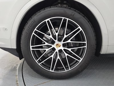 صورة 7 لـ 2024 Porsche CAYENNE