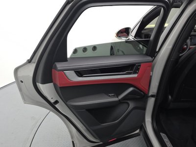 2024 Porsche CAYENNE thumbnail 16