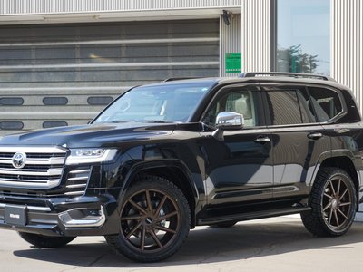 TOYOTA LAND CRUISER 300 - 7