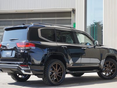 TOYOTA LAND CRUISER 300 - 10