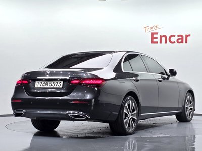 MERCEDES-BENZ E-CLASS - 2