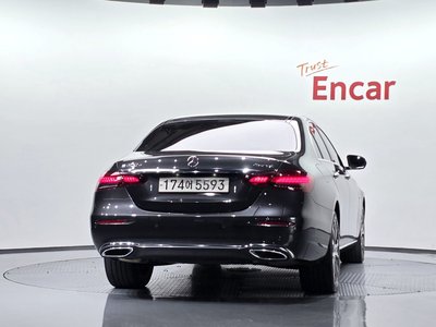 MERCEDES-BENZ E-CLASS - 4