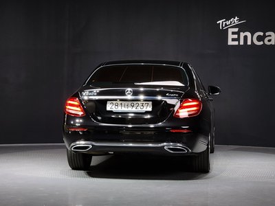 MERCEDES-BENZ E-CLASS - 4