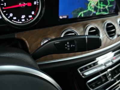 MERCEDES-BENZ E-CLASS - 9