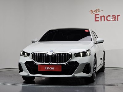 2024 BMW 5 SERIES 照片 2