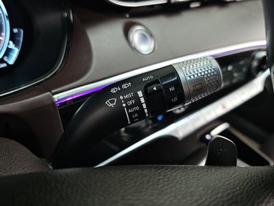 2022 Genesis GV70 — миниатюра 29