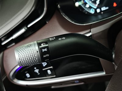 2022 Genesis GV70 — миниатюра 28