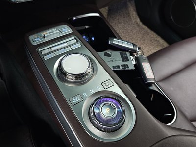 2022 Genesis GV70 — миниатюра 12