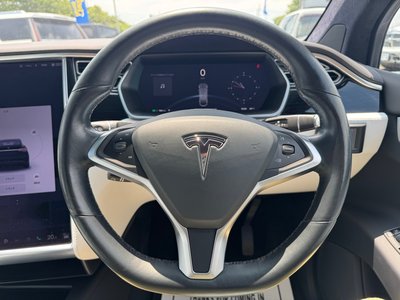 2017 Tesla MODEL X — фото 6