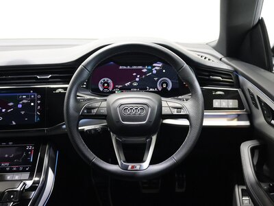 AUDI Q8 - 8