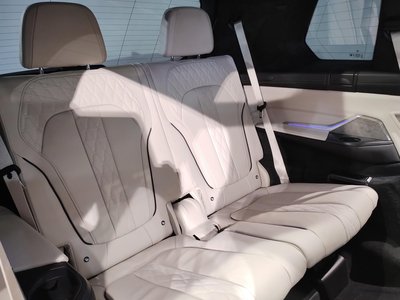 2021 BMW X7 — миниатюра 23