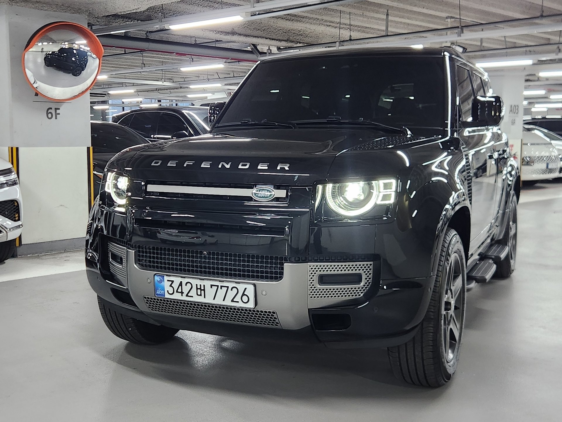 LAND ROVER DEFENDER - View 1