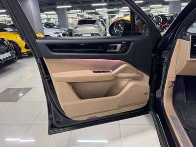 صورة 10 لـ 2021 Porsche CAYENNE