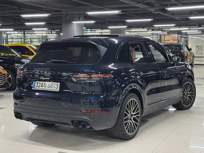 صورة 2 لـ 2021 Porsche CAYENNE