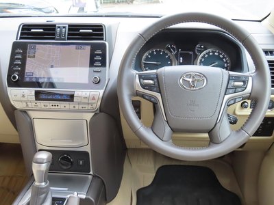 TOYOTA LAND CRUISER PRADO - 9