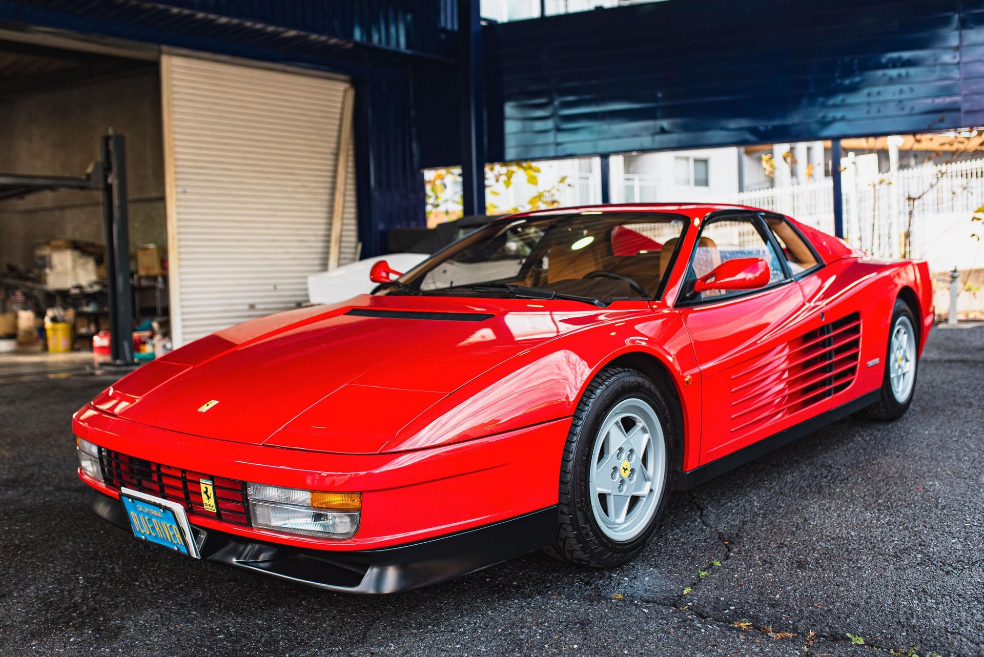 FERRARI TESTAROSSA - View 1