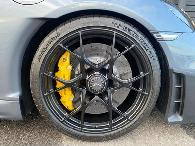 PORSCHE 718 SPYDER - 4