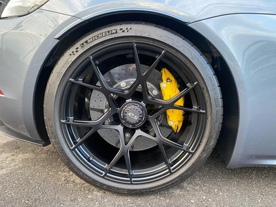 PORSCHE 718 SPYDER - 3