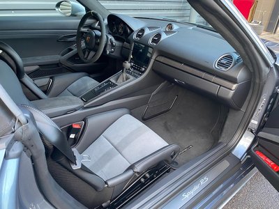 PORSCHE 718 SPYDER - 10